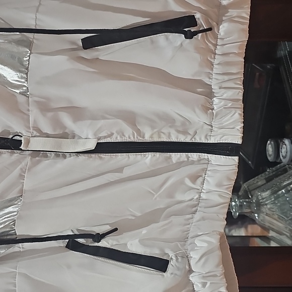 Ashley by 26 International Utility collection White and Silver Puffer Jacket med - Picture 3 of 12